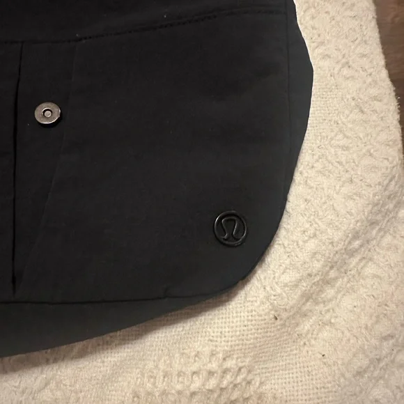 lululemon athletica Black Crossbody Bag - Picture 4 of 8